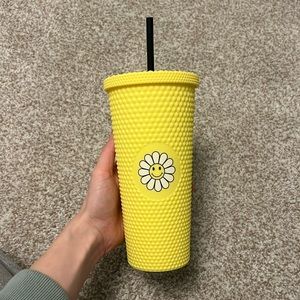 NWT Daisy studded tumbler with straw. Brand new / never used!